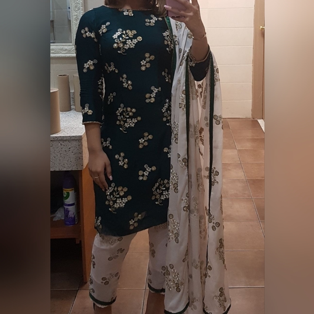 Embellished Dark Green Kurta Set with Ivory Dupatta